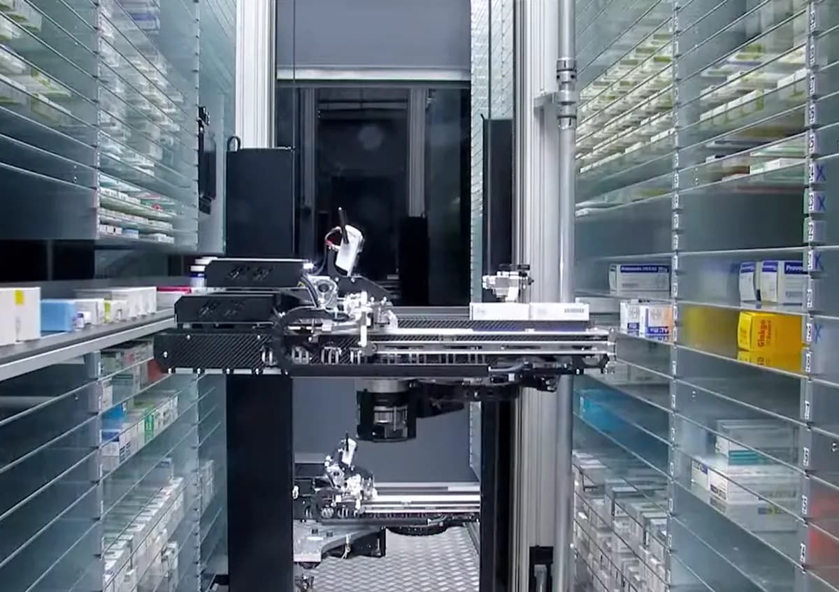 Robot de dispensación ROWA en una farmacia
